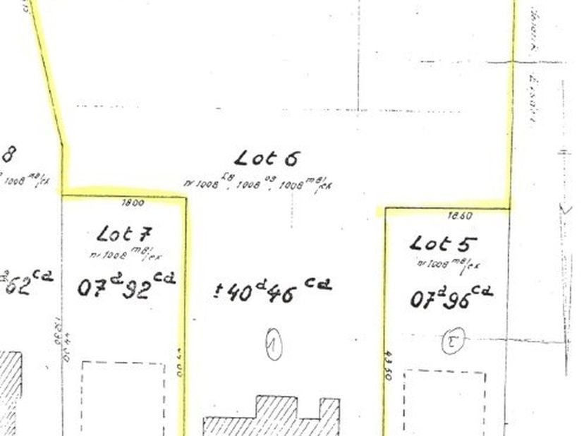Uitzonderlijk bouwperceel met een ENORM potentieel.<br />
<br />
Ben je op zoek naar een zeer ruim perceel in het Noorden van Limburg met veel privacy
