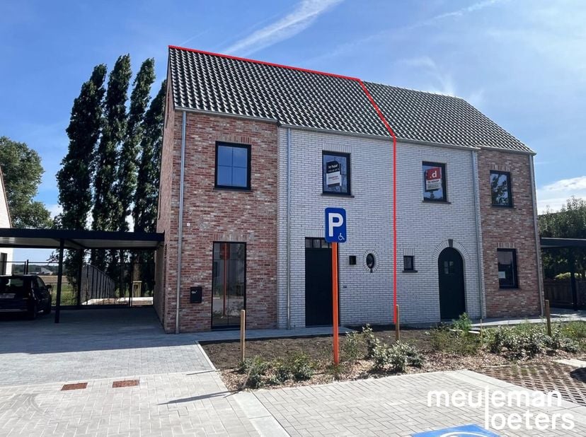 Deze energiezuinige BEN-woning, gebouwd in 2025, is gelegen aan het einde van een rustige, doodlopende straat in een kindvriendelijke wijk te Ruddervo