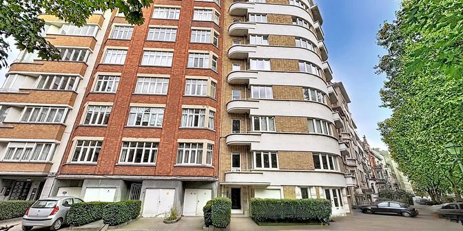 Appartement te koop in Place Constantin Meunier 12, 1180 Ukkel