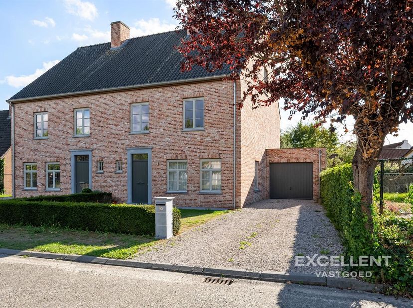 Huis te koop in ,
                    9800 Deinze