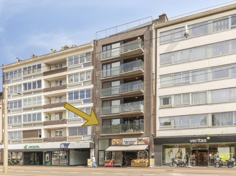 Meer info, plannen en documenten: www.bellesvastgoed.be/te-koop/mortsel-statielei-13-bus-2<br />
Dit recente appartement met terras bevindt zich in he