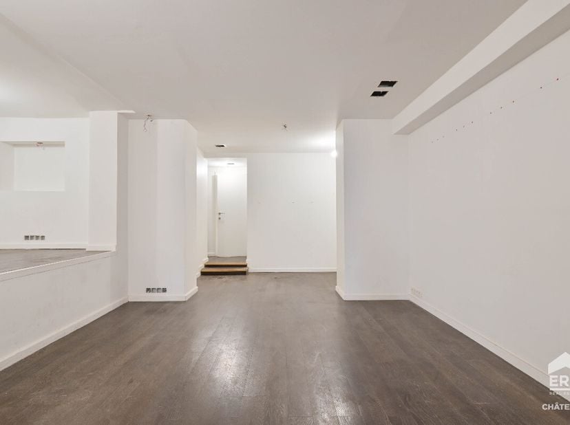 Bedrijfsvastgoed te koop in Chaussée de Charleroi 156,
                    1060 Sint-Gillis