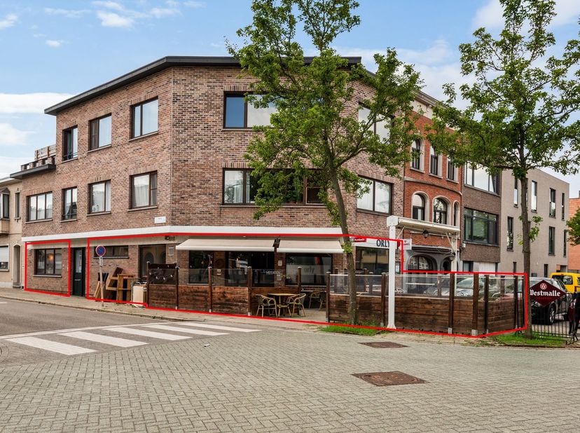 Ce local commercial spacieux et prêt à l'emploi bénéficie d'un emplacement idéal à Lier et offre de nombreuses possibilités pour diverses activités co