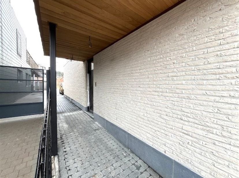Bel appartement de 2 chambres récemment construit avec parking.<br />
Ce nouvel appartement moderne situé près du centre de Poederlee est actuellement