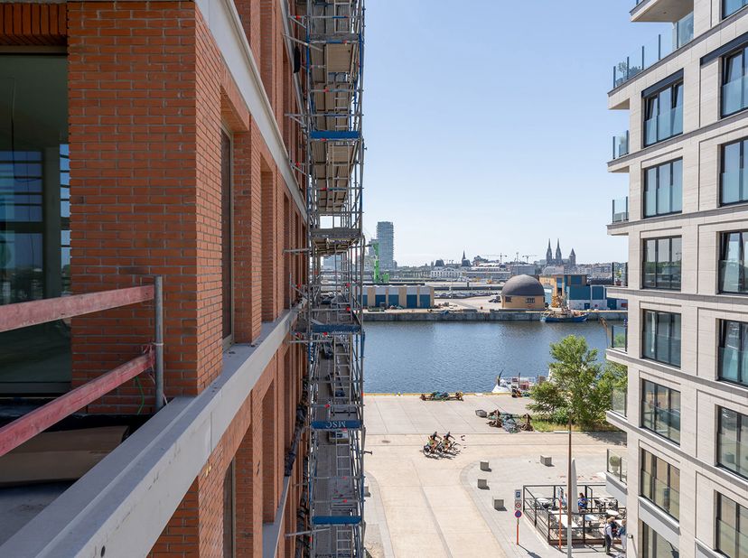 In de nieuwe hippe stadswijk ‘Oosteroever’ stellen wij u graag de residentie ‘Baelskaai 26’ voor. Gelet op de locatie van de site, de historiek die er