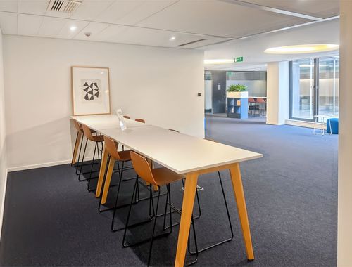                                         Kantoorgebouw te huur in Etterbeek, € 109

