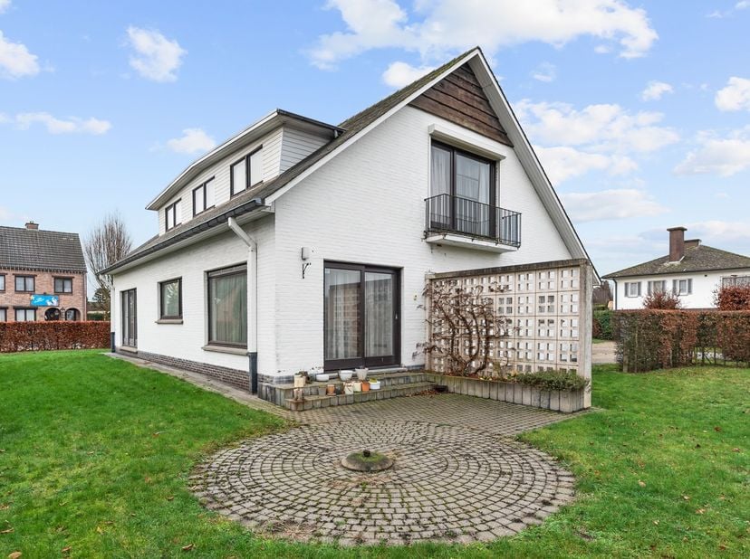 Welkom op de Nobellaan 1, 3500 Hasselt<br />
<br />
Deze charmante woning ligt in een van de meest geliefde, groene wijken van Hasselt en biedt een wo