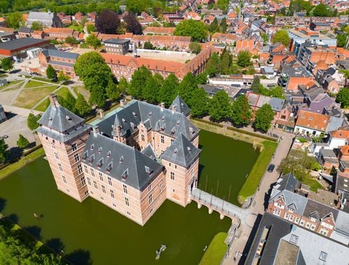                                         Maison de maître à vendre à Turnhout, € 295.000
