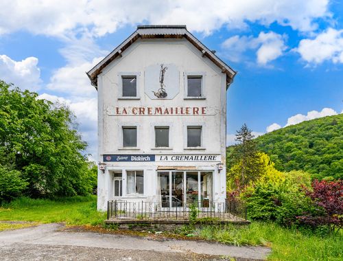                                         Bien commercial avec habitation à vendre à Poupehan, € 179.000
