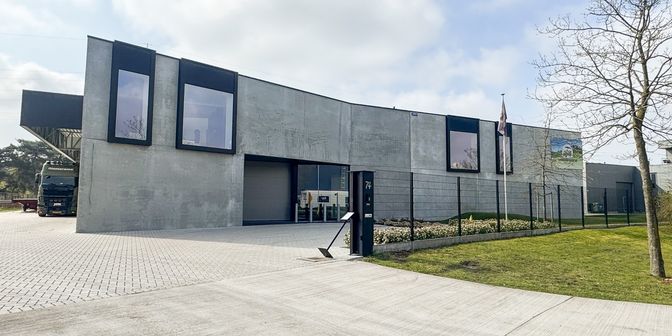 Bedrijfsvastgoed te koop in John Cockerillstraat 74, 3920 Lommel