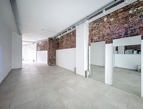                                         Bâtiment commercial à louer à Ixelles, € 2.500
