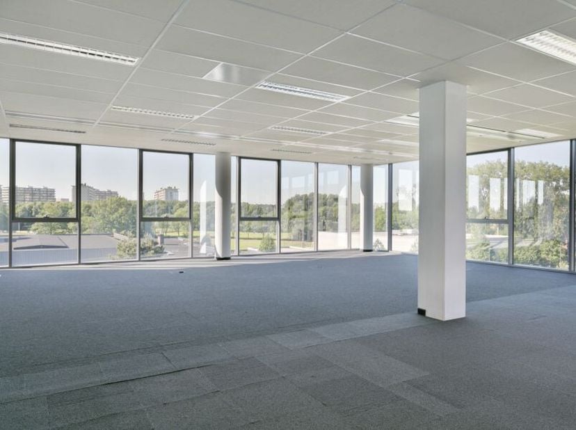 Je vestigt je bedrijf in het kantoorgebouw The Ultimate, een locatie die maximale visibiliteit en bereikbaarheid langs de Ring van Antwerpen mogelijk