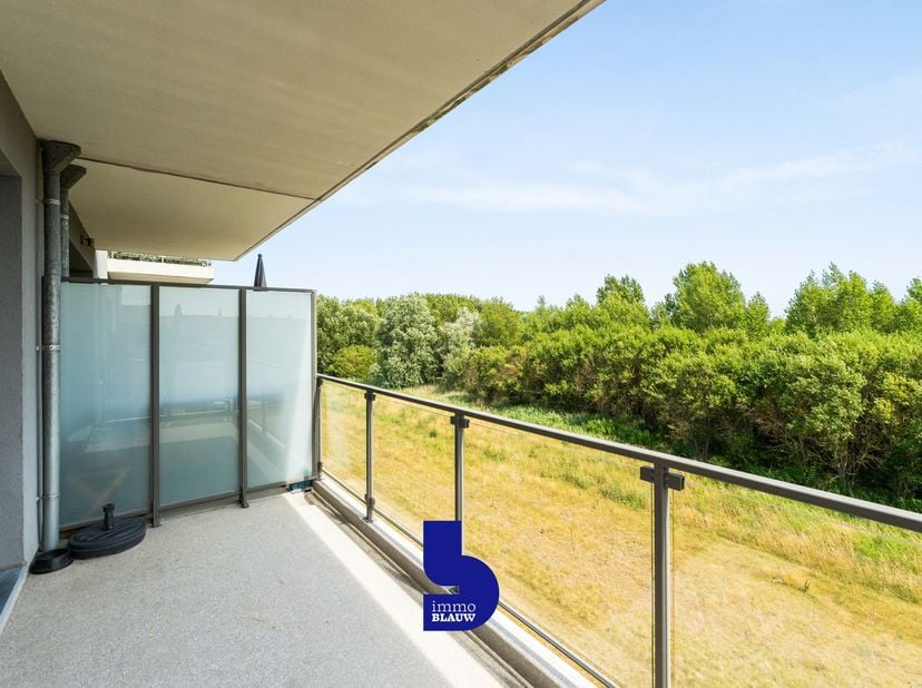 Ontdek dit recent appartement (bouwjaar 2020), ideaal gelegen op de grens van Bredene en Oostende. Gelegen op de tweede verdieping geniet u hier van e