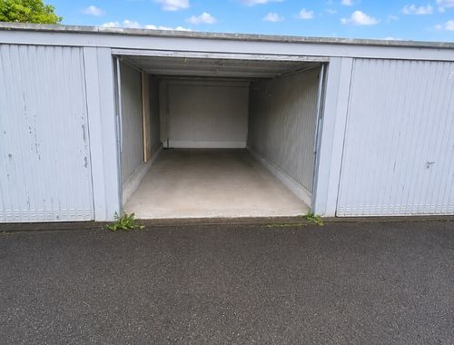                                         Box à vendre à Rumbeke, € 25.000
