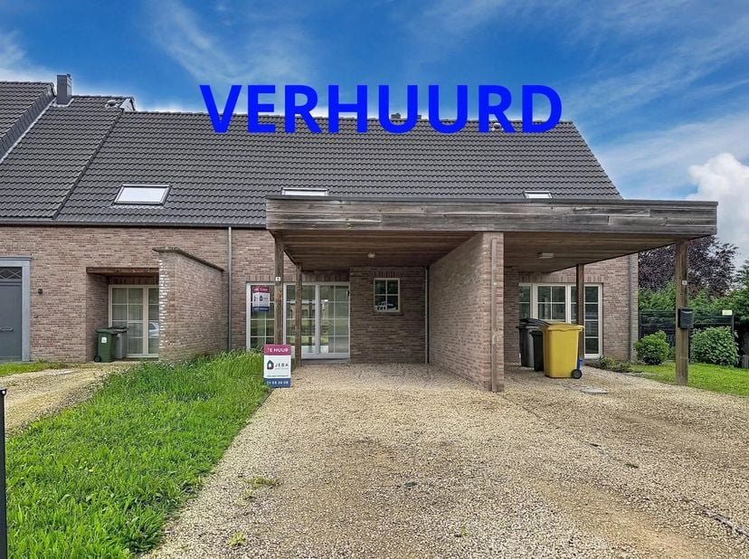 Deze woning is gelegen te Meerhout aan de Sint Bavokerk. Een hele gezellige nieuwe verkaveling met voldoende parkeergelegenheid en gunstig gelegen tov