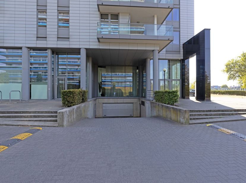 Deze ondergrondse autostaanplaats is gelegen op de -1 van 'Residentie Greenfield'.<br />
Op fietsafstand van het centrum van Hasselt met al haar faci