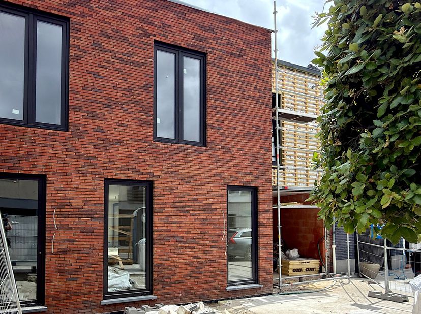 Gelijkvloers nieuwbouw appartement te huur in het centrum van De Haan. Het appartement maakt deel uit van een kleinschalige residentie zonder algemene