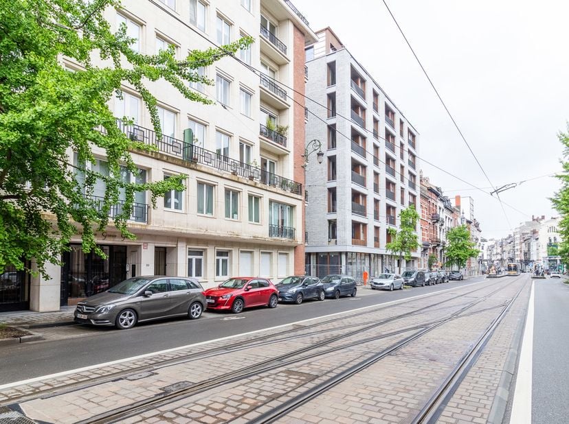 Uitstekende kans aan de Avenue Brugmann in de wijk "Ma Campagne", vlakbij de Avenue Molière en Place Brugmann | Op de begane grond van een prachtig wo