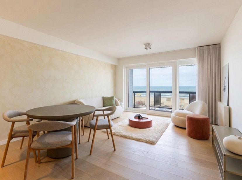 De Panne: Exclusief luxueus appartement met frontaal zeezicht te koopOp een absolute toplocatie aan de Zeedijk van De Panne bevindt zich dit exclusiev
