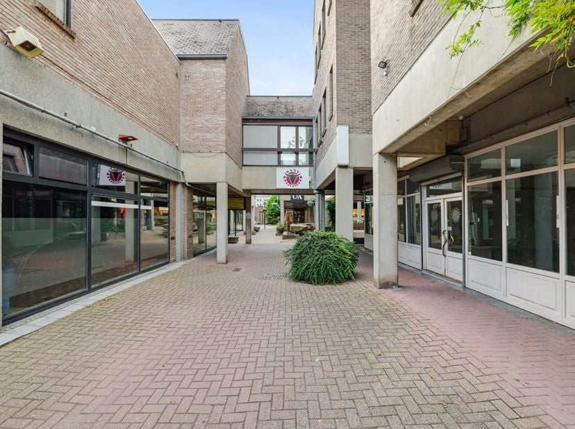 Bien professionnel à vendre à Abdijstraat 6 boîte c8,
                    3800 Sint-Truiden