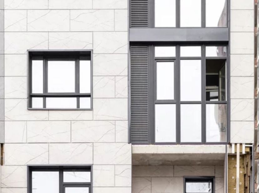 GENT: Gerenoveerd appartementsgebouw met 3 units (#1X+6_AMHA_FOR)<br />
• Oppervlakte terrein: +/- 335m²<br />
• Tuin: +/- 150m²<br />
• 2 appartement