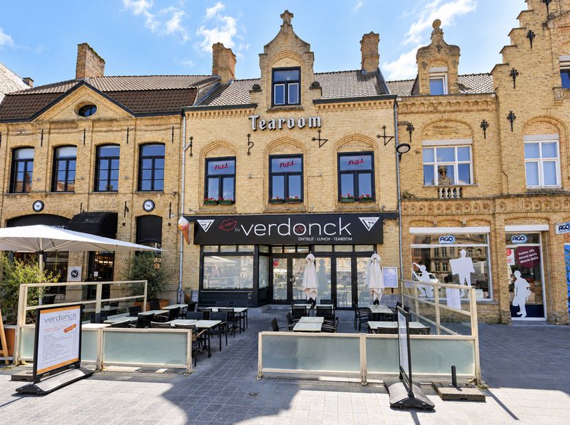 Bedrijfsvastgoed te huur in Grote Markt 11,
                    8630 Veurne