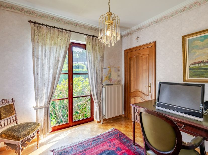 Afspraak bezoekdag TELEFONISCH via JARI WANTE 0470/21.14.82.<br />
Ontdek deze bijzondere villa, gelegen in het gegeerde Blakmeers op een perceel van