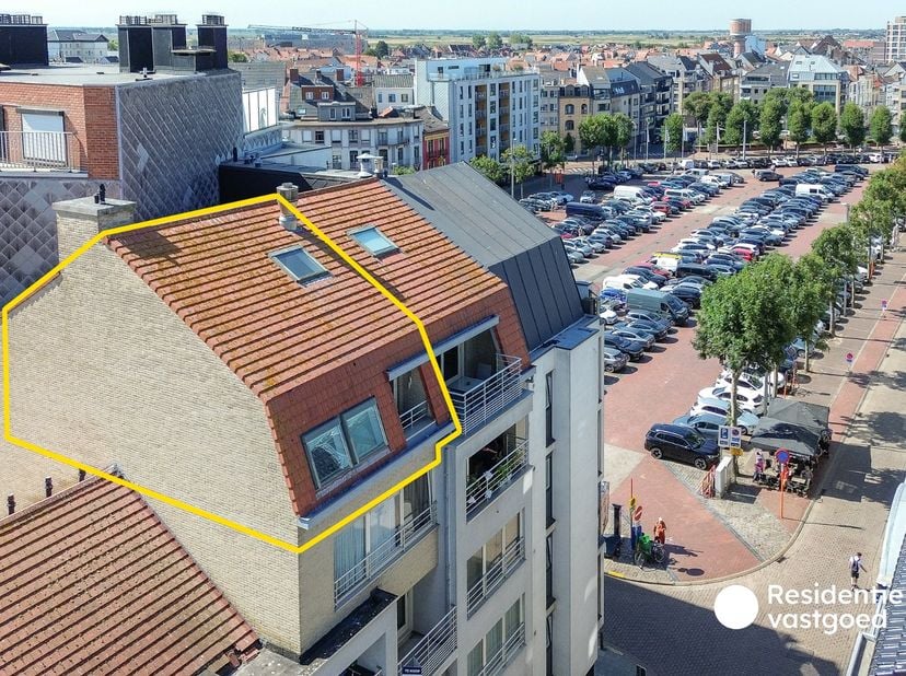 Ontdek dit gezellige duplex-dakappartement, gelegen in het bruisende centrum van Blankenberge, op wandelafstand van winkels, horeca, openbaar vervoer