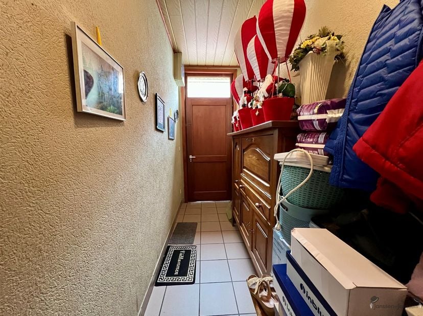 Maison à rénover dans le centre de Hamme.<br />
Cette propriété dispose de deux chambres spacieuses et d'une salle de bain. L'espace de vie comprend