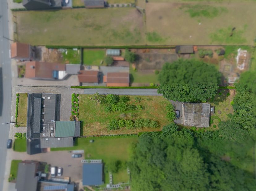 VLIERZELE - Bent u op zoek naar een eigendom waar wonen, werken en genieten perfect samengaan? Dan zal deze uitzonderlijke eigendom u ongetwijfeld wet