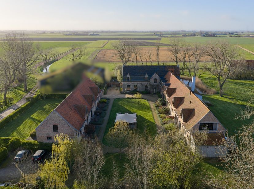 Groot Noordhof verenigt de charme van een historisch domein met uniek wooncomfort, een bijzonder sfeervol interieur en een aantrekkelijk rendementsper