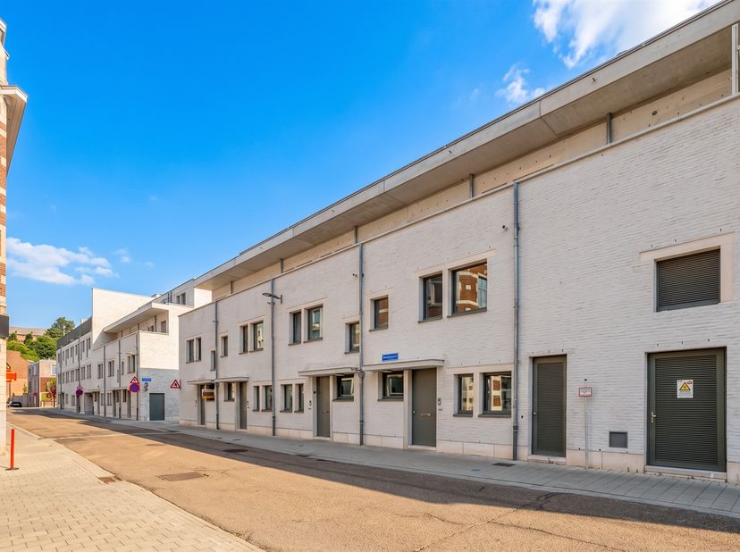 In de vernieuwde stadswijk DijleDelta-Bottelarij, gelegen tussen het Klein Begijnhof en de bruisende Vaartkom, bieden wij u met trots deze multifuncti