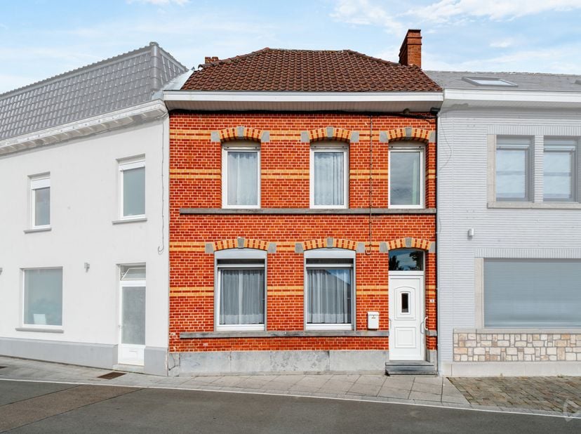 Maison à vendre à Place d'Isières 9,
                    7822 Isières