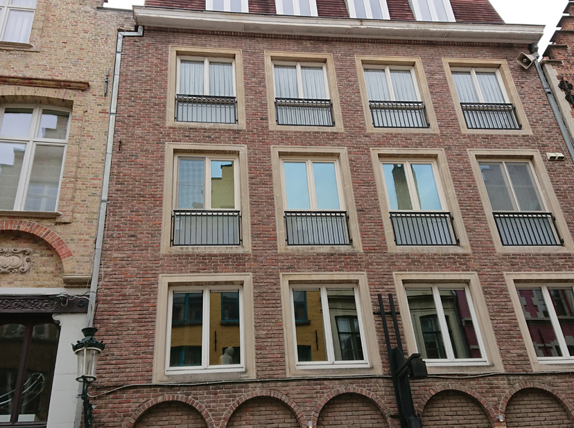 ANDERLECHT (Zuidstation): Groot hotelontwikkelingsproject (#3X+3_SAIM_BRU)<br />
• Prijs (grond + vergunning): 4.000.000€<br />
Omwille van de vertrou
