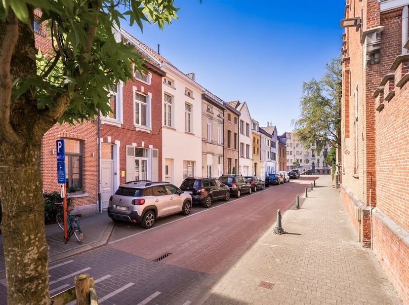 Charmante woning met 3 ruime slaapkamers en zonnig terras in Mechelen<br />
Bent u op zoek naar een gezellige stadswoning met verrassend veel ruimte e