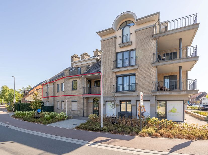 Instapklaar appartement in Peer-Centrum te koop!<br />
<br />
Troeven:<br />
- Volledig instapklaar<br />
- Stroom conform gekeurd in 2024<br />
- EPC