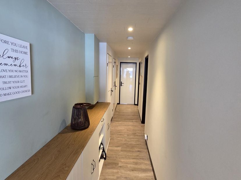 Appartement met 2 slaapkamers op de eerste verdieping. EPC A, ruime berging, 2 terrassen, kelder, mogelijkheid tot huren van een garage achter het geb