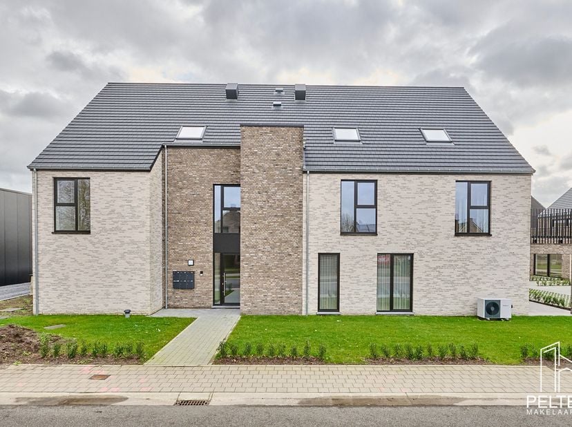 Deze residentie is gelegen op de hoek van de Lepelstraat en het Boseind en bestaat uit 12 ruime appartementen verdeeld over 2 gebouwen, alsook 18 onde
