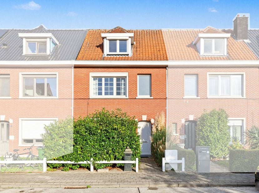 Huis te koop in Azalealaan 108,
                    9100 Sint-Niklaas