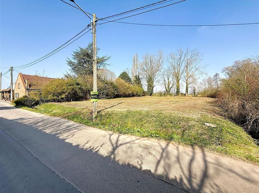À vendre : Terrain de 2200 m² à Templeuve - Secteur résidentiel prisé. <br />
Situé dans un environnement calme et verdoyant, ce superbe terrain de 22