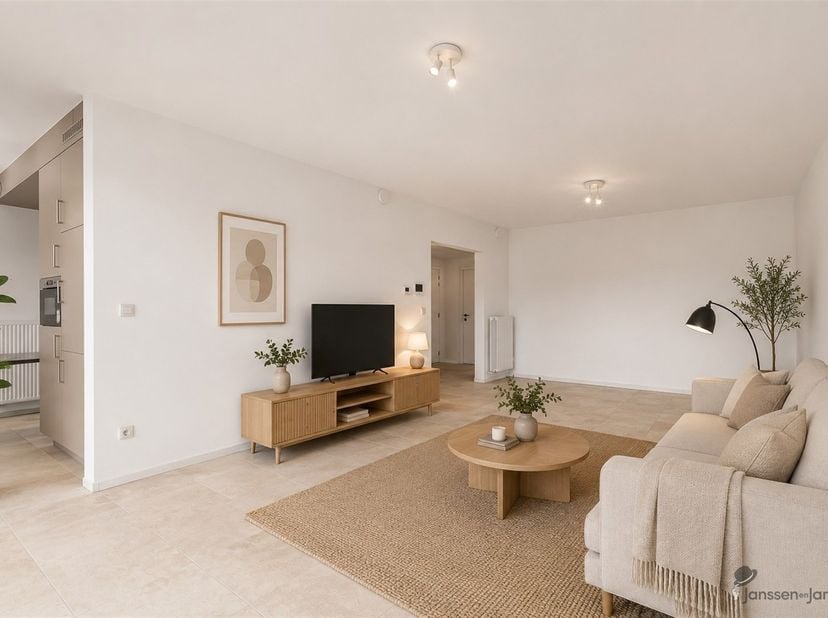 Via de ruime inkomhal betreden we dit verzorgde en instapklare appartement met een bewoonbare oppervlakte van 103 m². De lichtrijke woonkamer vormt sa