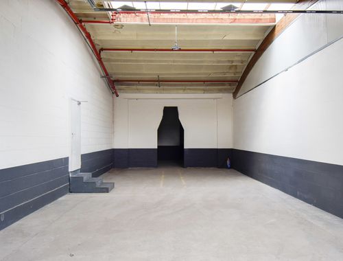                                         Bedrijfsgebouw te huur in Rumbeke, € 575

