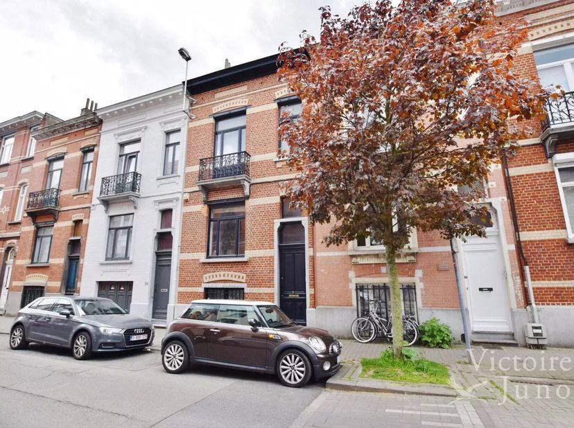 Goed gepresenteerd door Maia Zinchenko:maia.zinchenko@victoire.be<br />
Victoire-Junot presenteert u: Etterbeek, op 2 stappen van de Tongresstraat, di