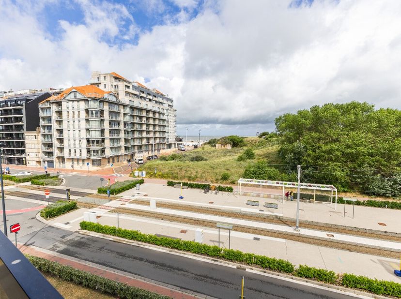 HUREN | Charmante studio met ruim terras en duinenzichtDeze charmante studio is gelegen op de 3° verdieping van de stijlvolle residentie "Poseidon" te