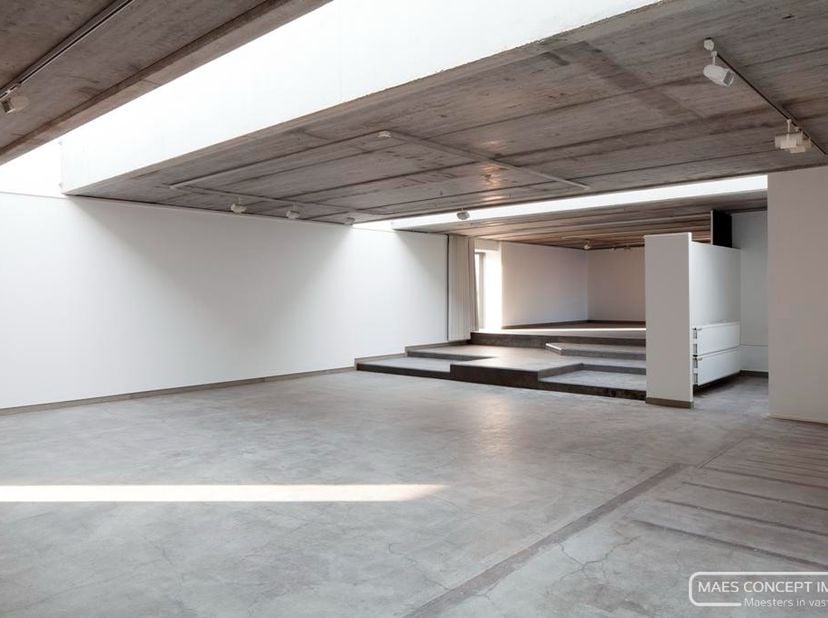 Indeling<br />
<br />
<br />
	gelijkvloers: kantoor/ontvangstruimte&amp;nbsp;<br />
	verdieping: landschapsbureau met sanitair, keuken, opbergruimte<br />