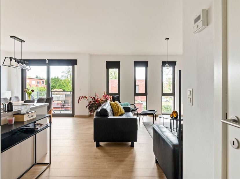 Appartement met één slaapkamer, terras en autostaanplaats te koop!<br />
Ligging: Dit recente appartement bevindt zich in de Hollebeekstraat in Hoboke
