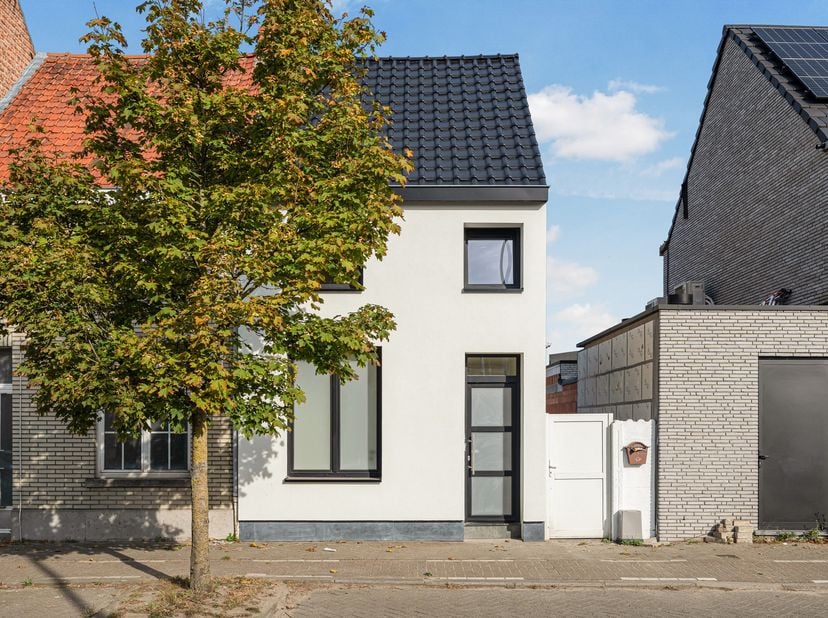 Huis te koop in Mandekensstraat 108,
                    9200 Dendermonde