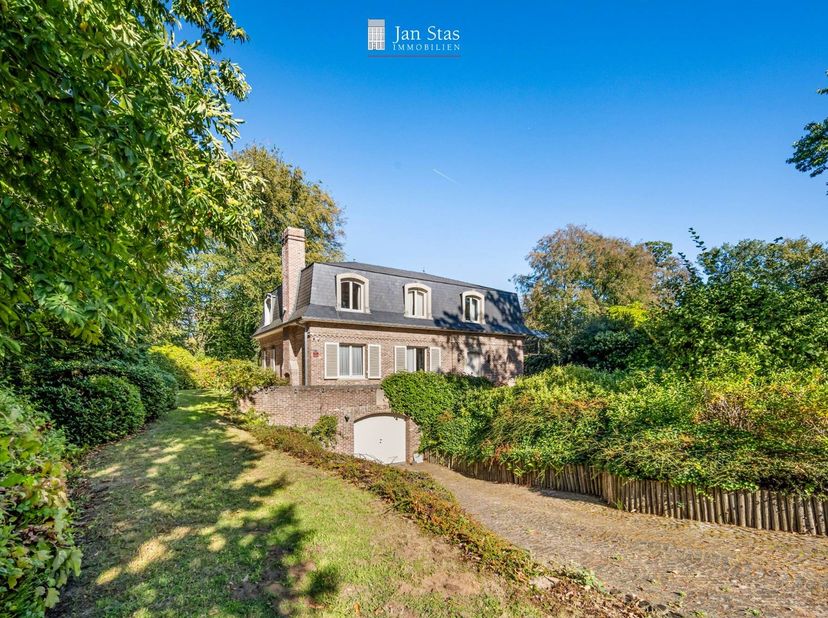 Huis te koop in Minnezang 4,
                    3210 Linden