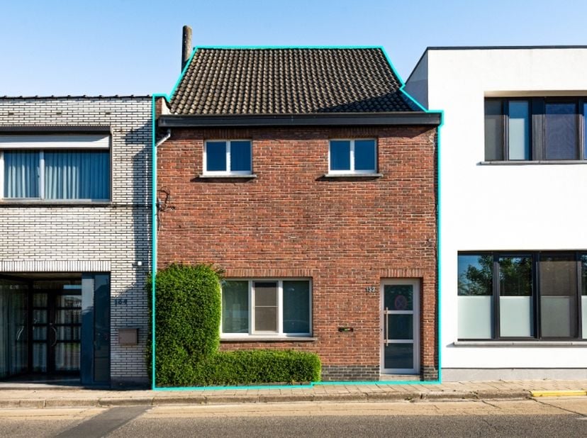 Zeer centraal en tevens rustig gelegen woning nabij het recreatiedomein De Schorre, de Rupeldijk en het centrum van Terhagen, met enkele winkels, een