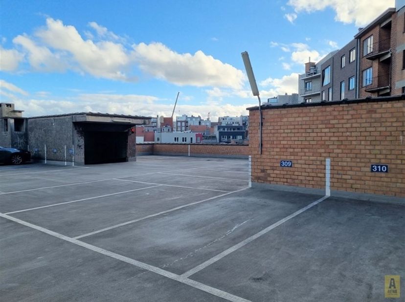 Garage te huur in Torhoutsesteenweg 66 bus 302,
                    8400 Oostende